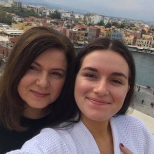 Meet your Posher, Chrisavgi